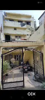 1500 फीट प्लॉट में बना पुराना मकान 3 मंजिल