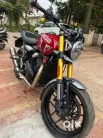 Triumph speed 400