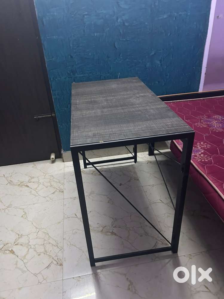 Foldable table