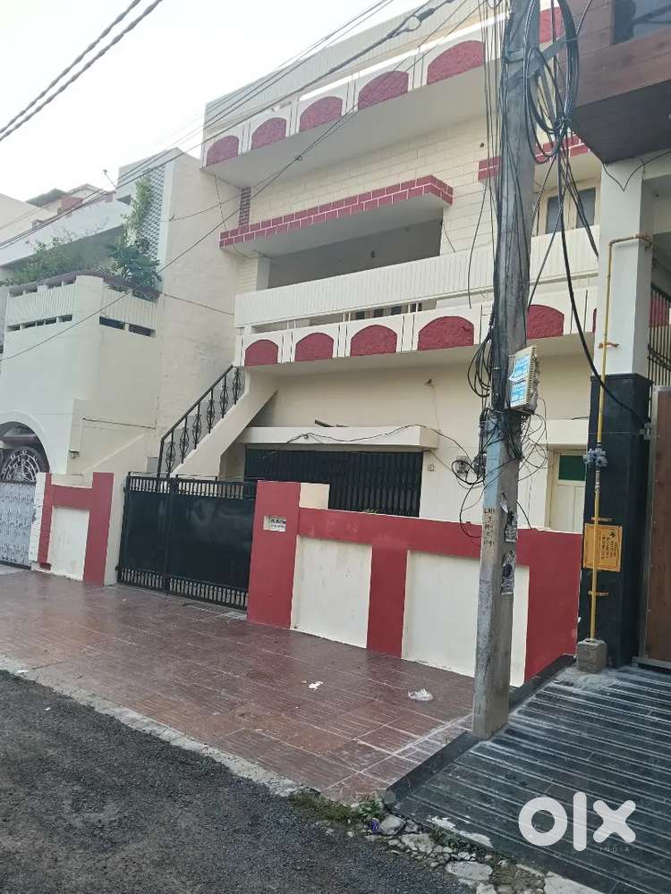 1250 sqft Park facing house sale Aliganj