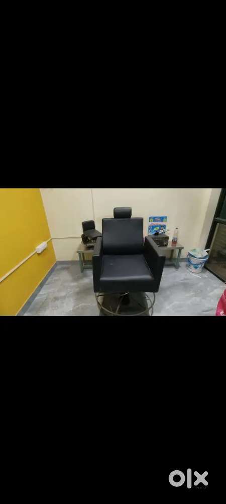 Salon chair