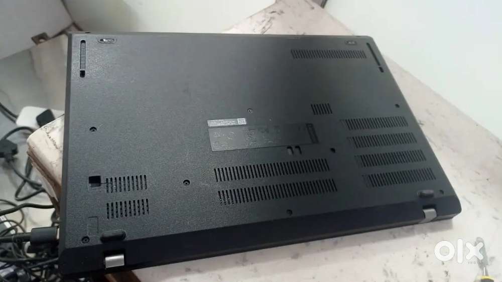 L480 lenovo 
Gen : I5-8th 
8-256 SSD