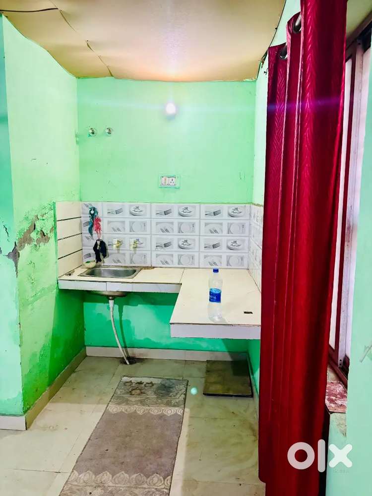 SINGLE ROOM ON RENT@5000 FOR BOYS STUDENT ONLY WITH TOILET KITCHEN BED