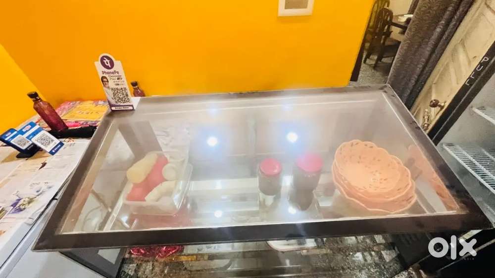 Air Conditioned Display Counter & Deep Feezer