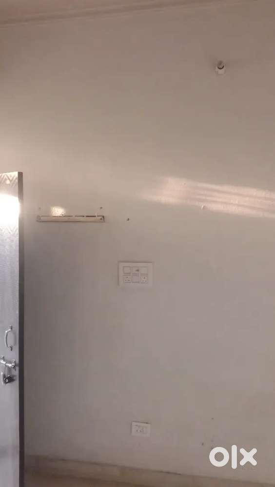 2 rooms, 1 kitchen, bathroom, lobby , seprate, full floor