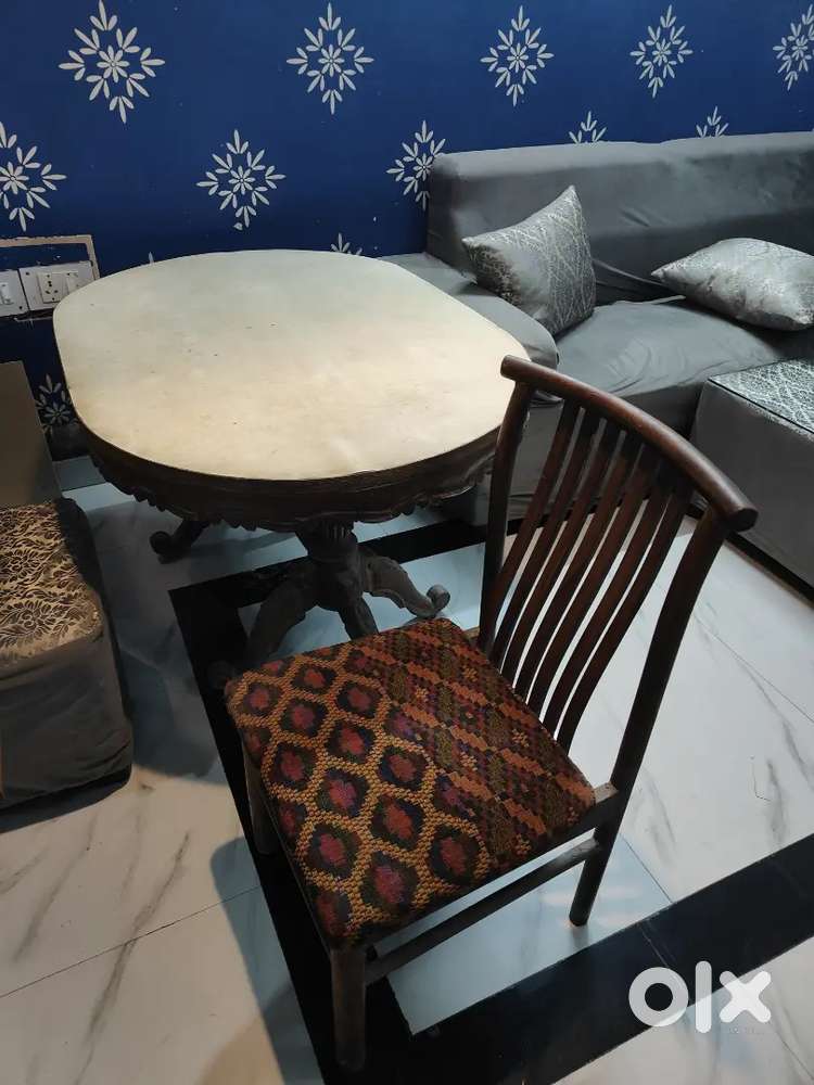 DINING TABLE WOODEN TEAK IN VERY GOOD CONDITION, 4 CHAIRS  RAEARLY USE