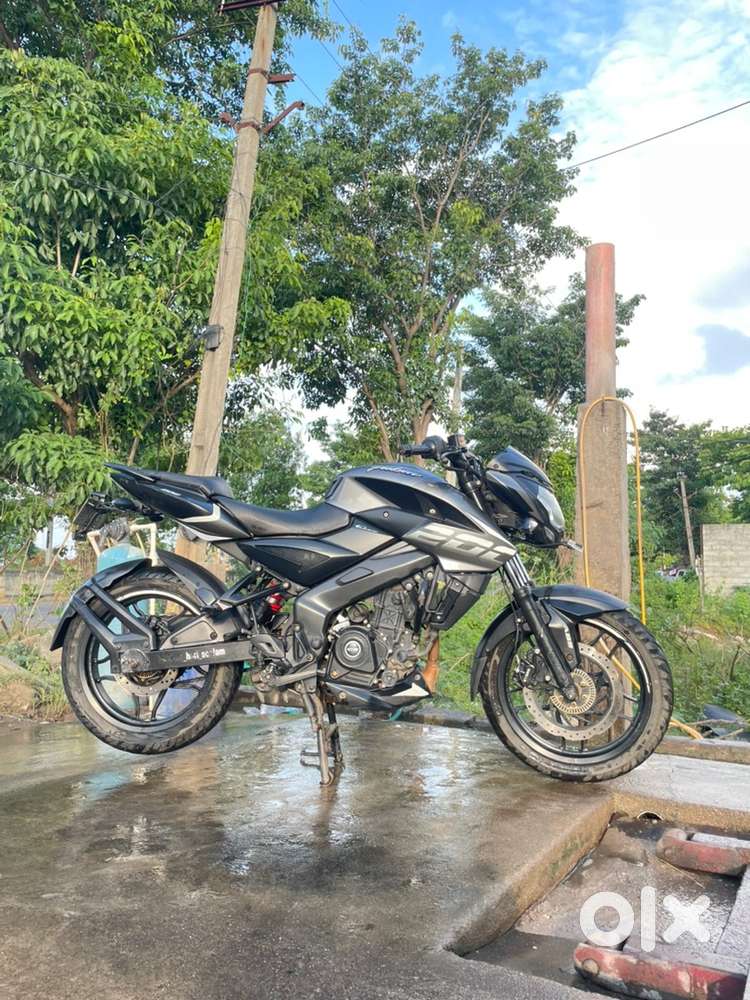 NS200 single owner less used vechile