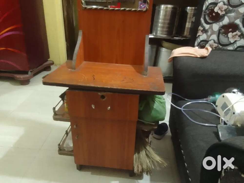 Wooden dressing table with mirror and storage drawer