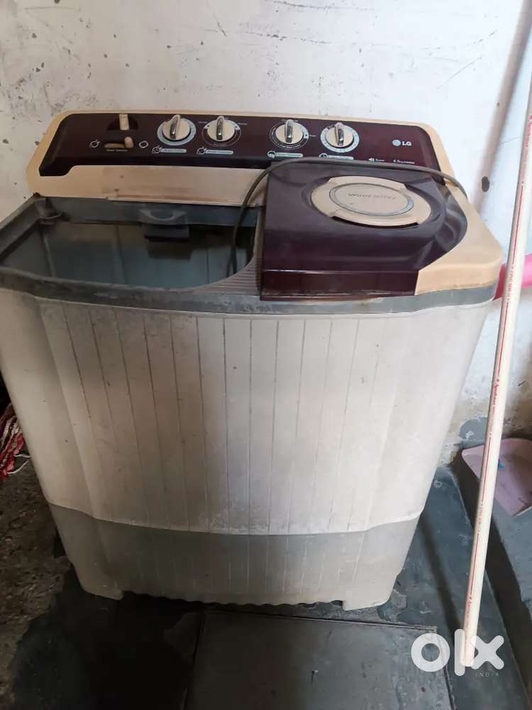 Semi automatic LG washing Machine