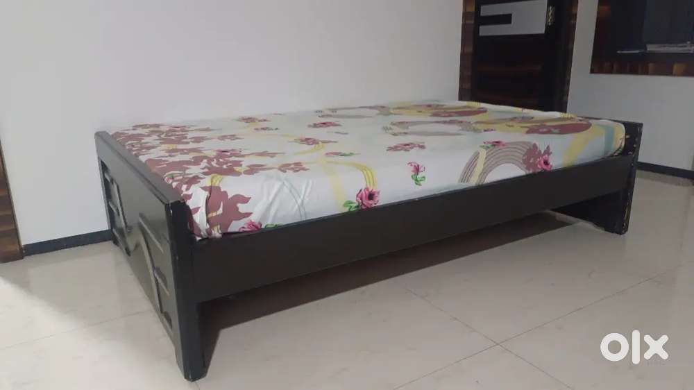 Medium 4*6 size bed