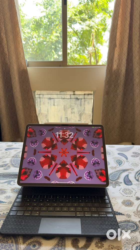 iPad Air 13-inch (M2 Chip, Wi-Fi + Cellular) Premium Condition.