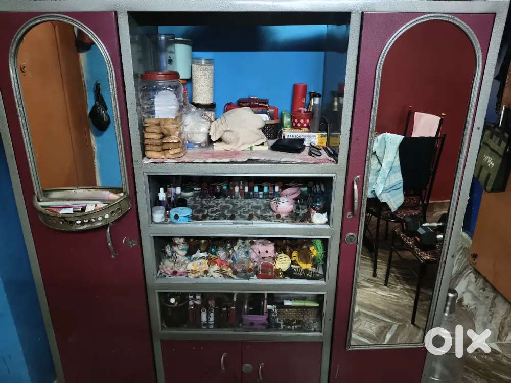 SHOWCASE for clothes and show piece