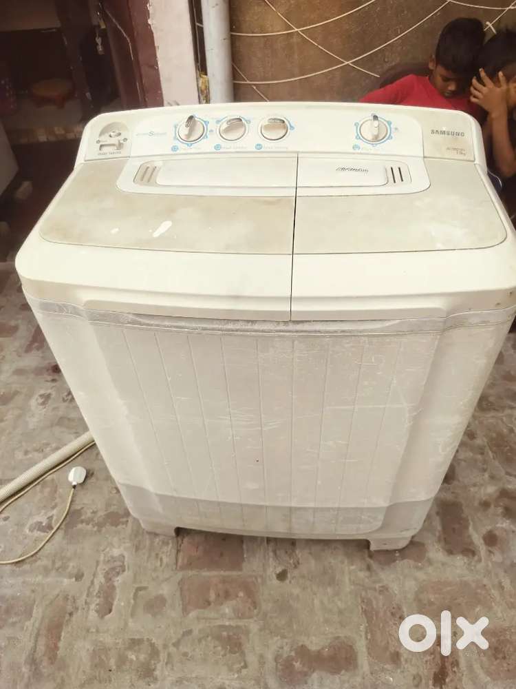 Good condition semi automatic washing machine
