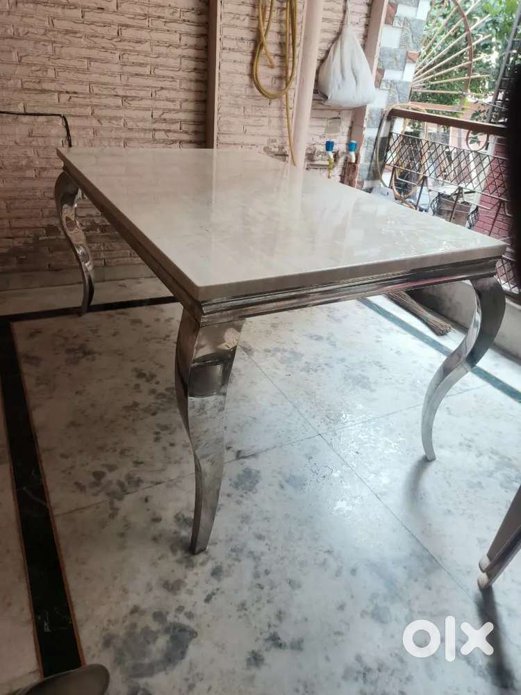 Table with 6 steel chair