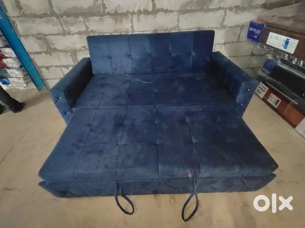 A brand new sofa come mattress