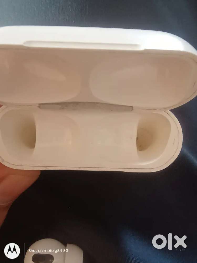 Apple air pods pro small scratches only best sound with box and cable