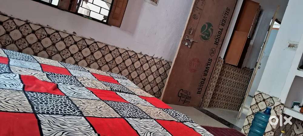 किराये पर कमरा देना है student को