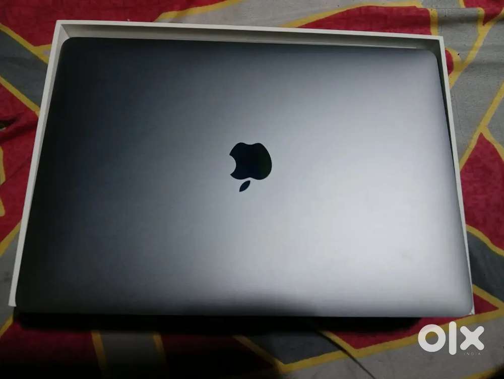 MacBook Air m1 8gb 256gb 1 year 5month old
