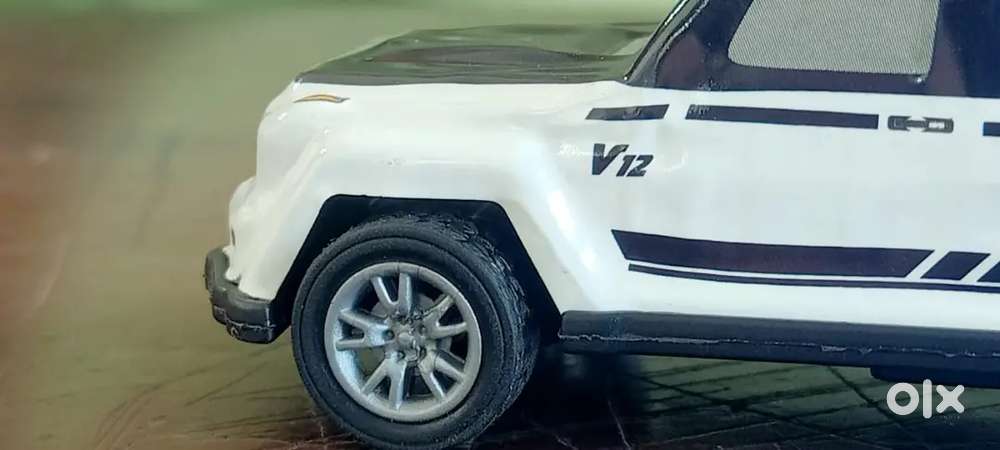 Plastic body toy car