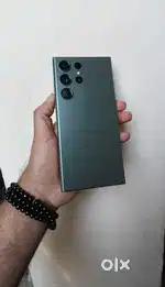 Samsung's galaxy S24 ultr with all accessories