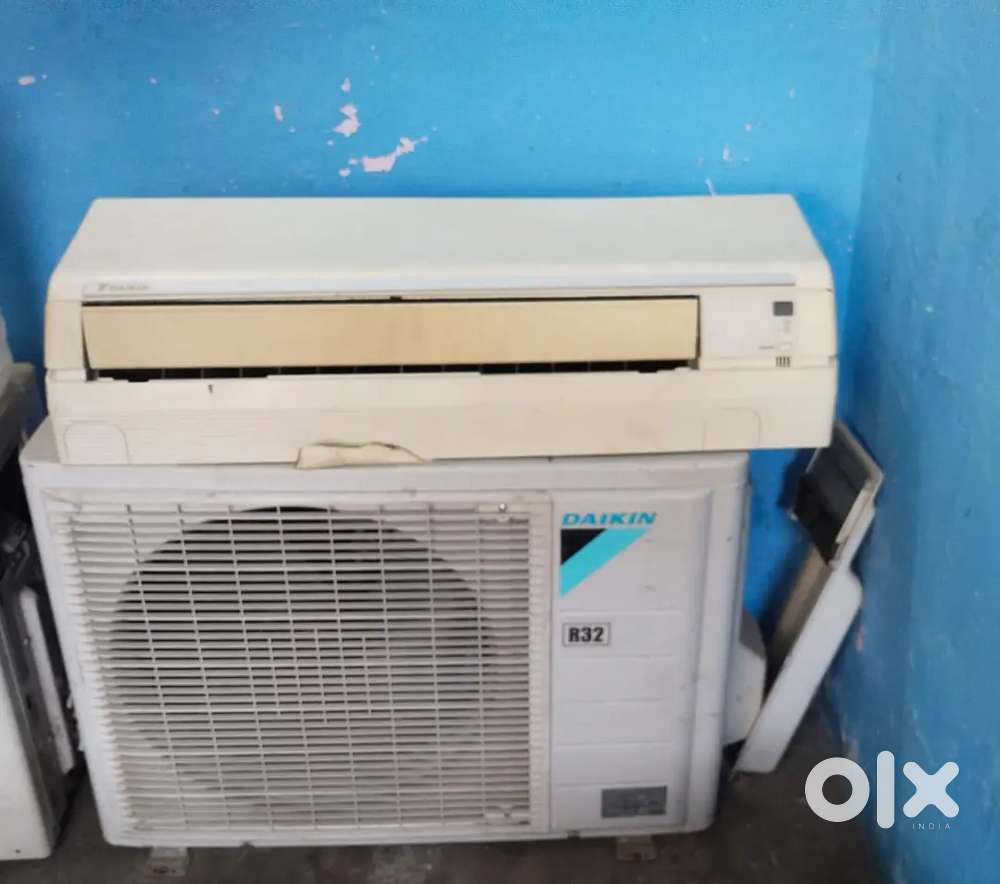 AC AIRCONDITIONER SERVICE AVAILABLE AT DOOR STEP