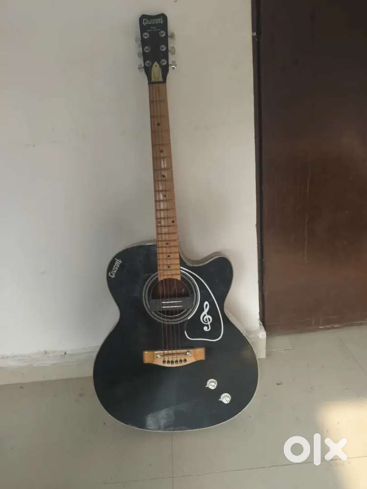 Giveon guitar (5 months old)