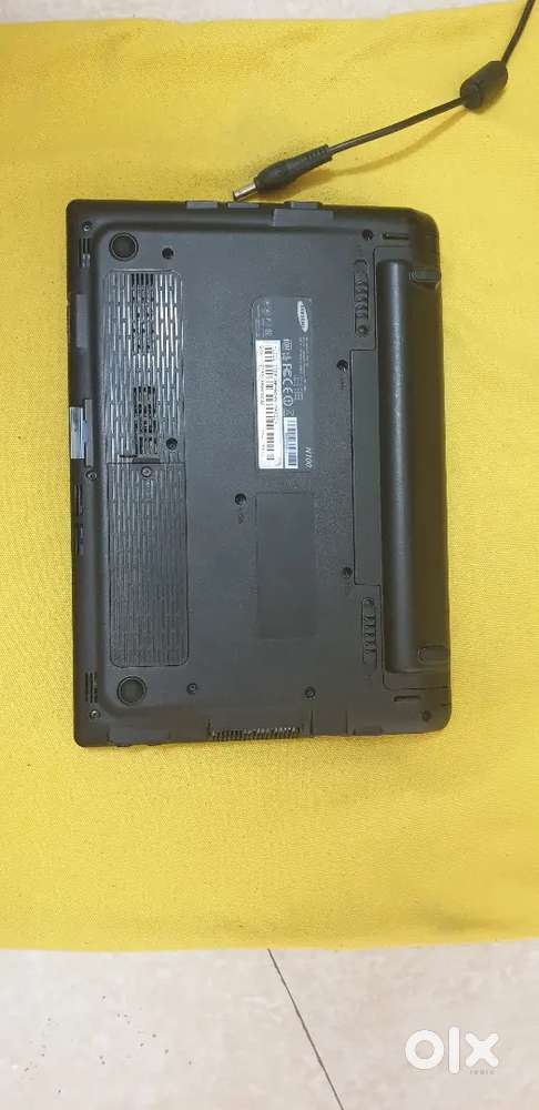 SAMSUNG MINI LAPTOP