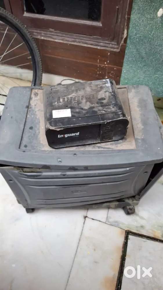 Inverter battery with trolley