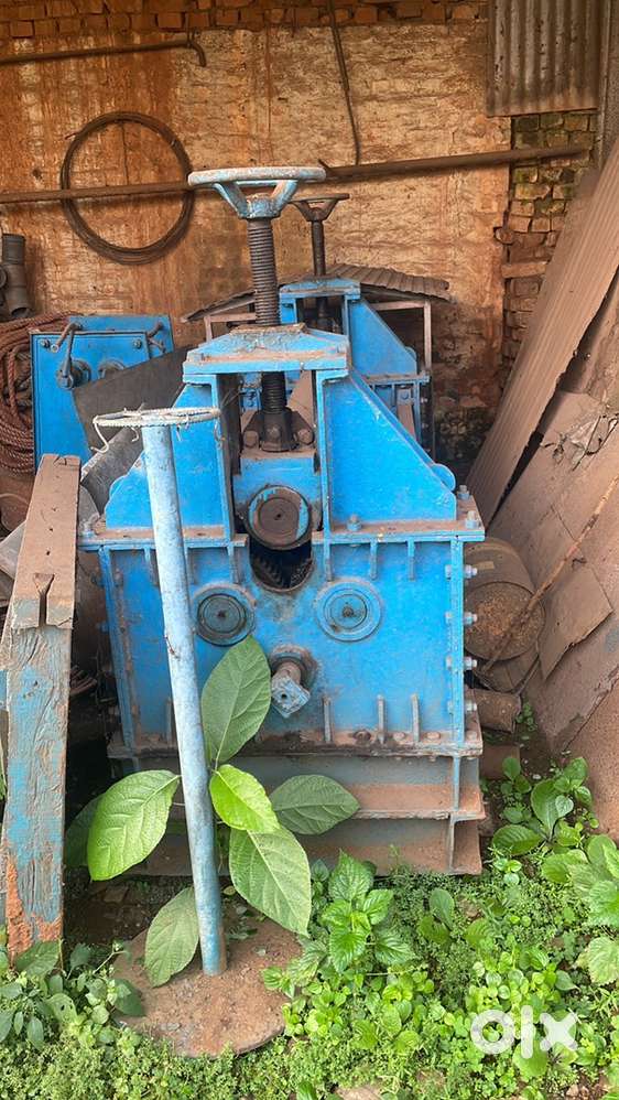 Plate bending machine