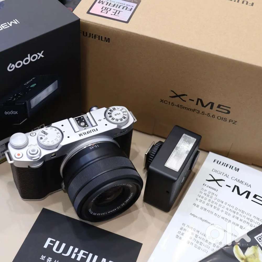 Fujifilm X-M5 + 15-45mm Mirrorless Camera Kit- Black