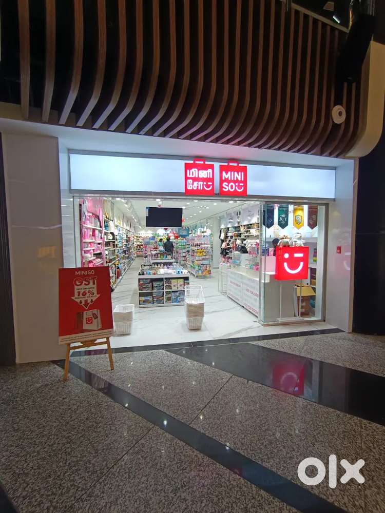 sale person , ampa skyone mall