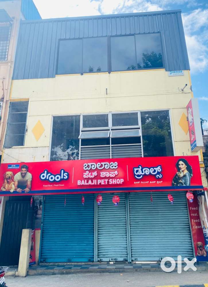 At Dewans road, commercial space for rent