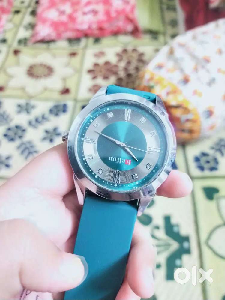 New working watch crystal working inside  the glass