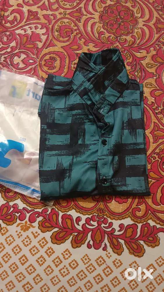 SEAL PACKED size M casual shirts for sell (2 pieces)