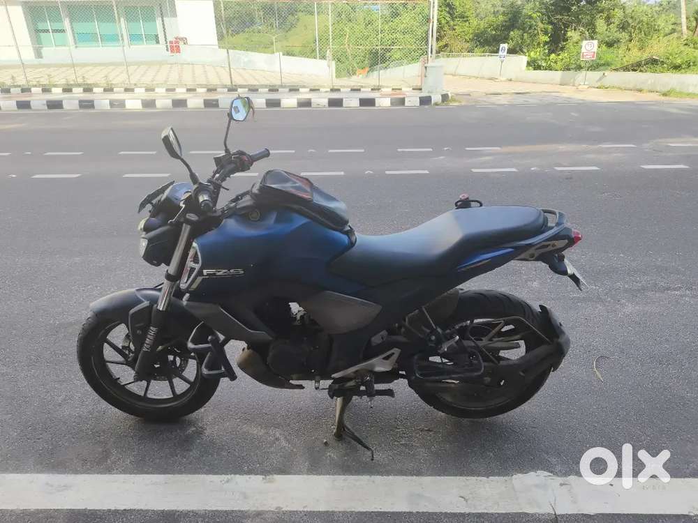 YAMAHA FZS