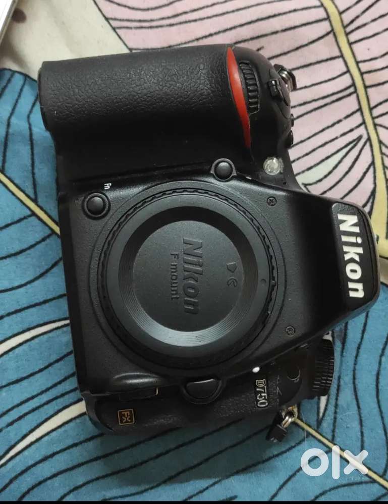 D750 body with box