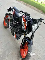 Duke 125 orange black