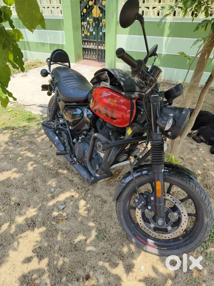 Hunter 350 rebel red top model