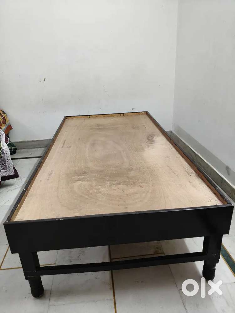 Single without box beds(quantity 3) ( diwan)