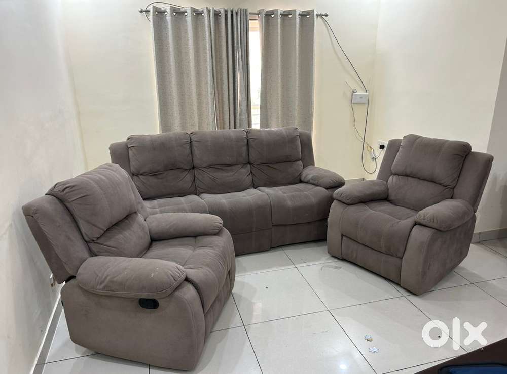 Recliner Sofa set of 3 + 1 + 1 in good Condition