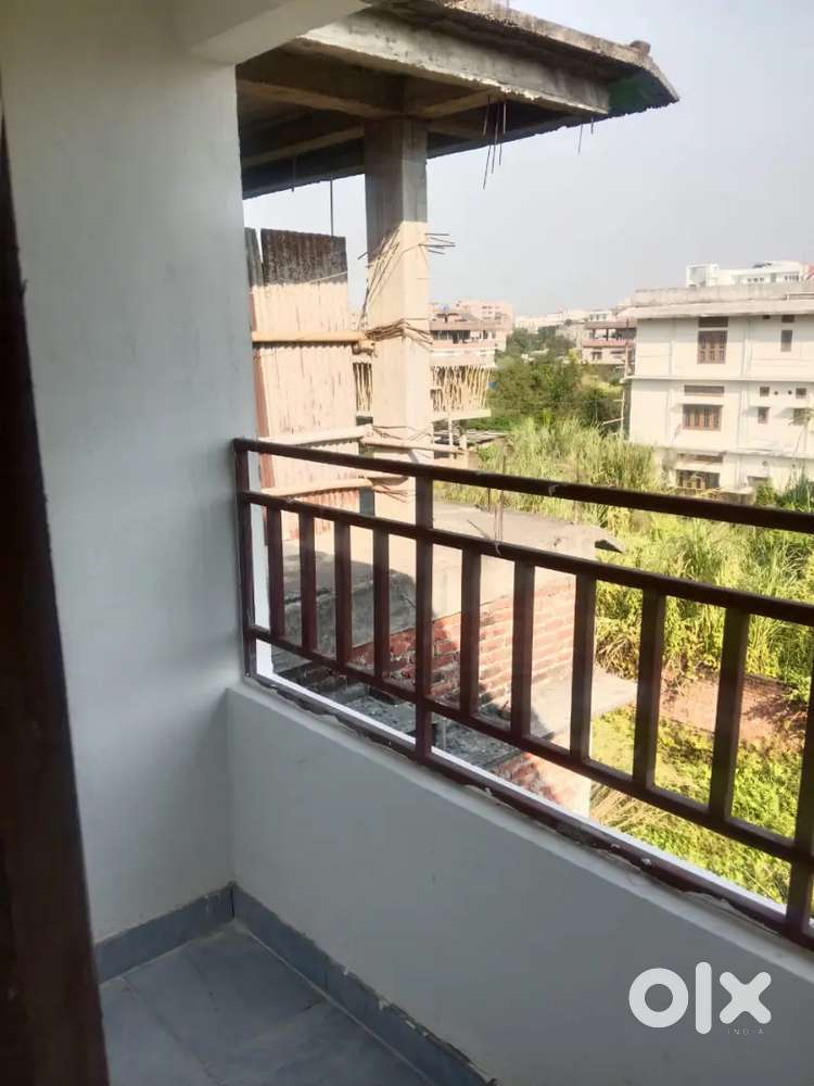 Fully independent new tiles floor 2bhk Rajgarh road near main road..