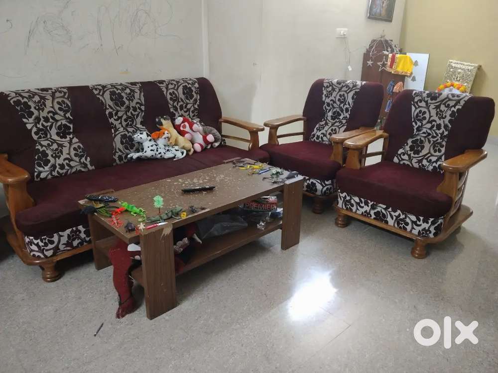 Urgent selling sofa set with centre table free