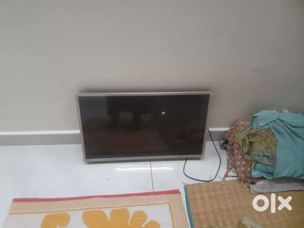 32 inches LG tv