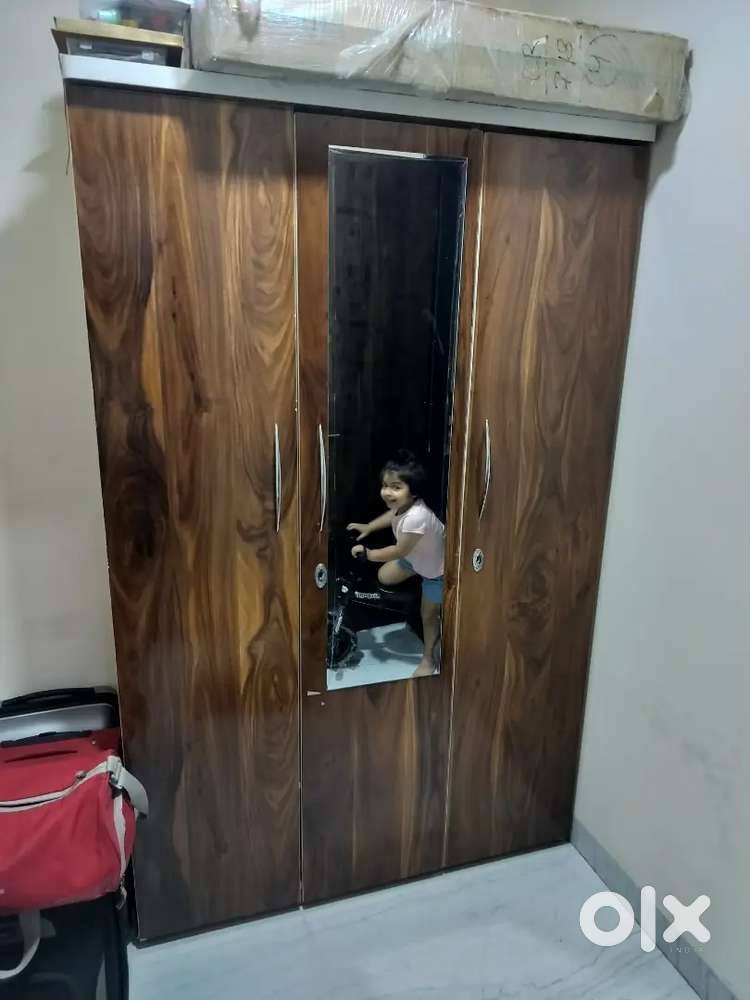 Wardrobe - 3 door almirah