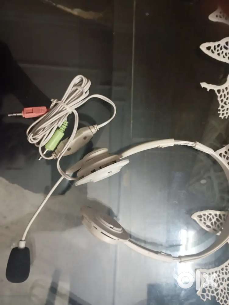A old fashioned headphone with Mike. Useful for computers only