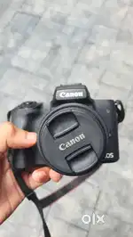 Canon m50 mark 1 mirrorless camera with lens