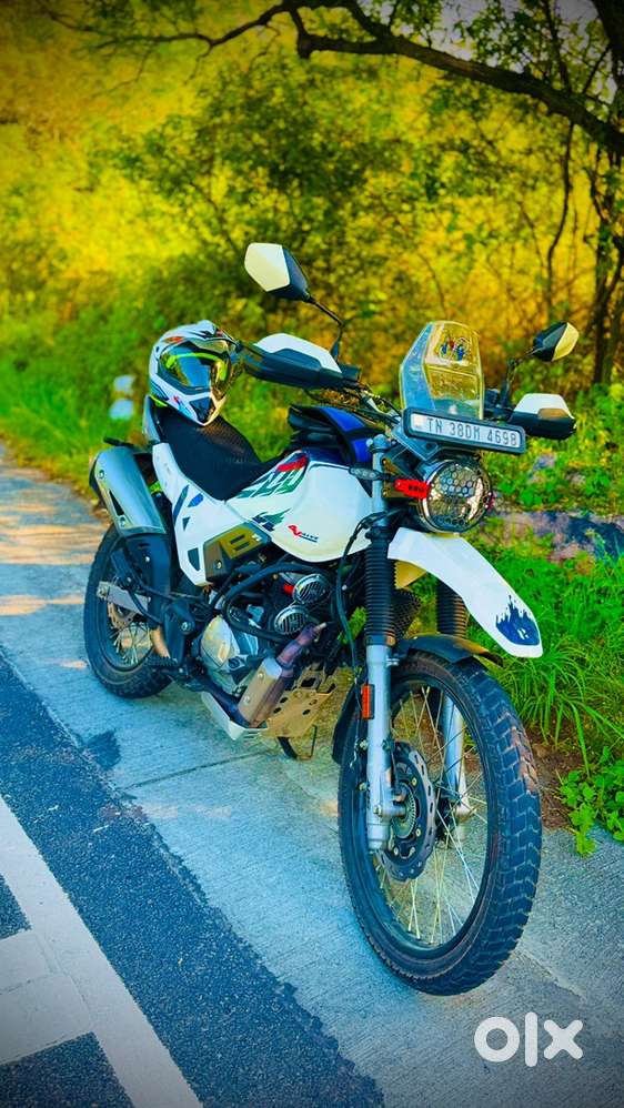 X pluse 200 4 v new dent or no scratch showroom condition