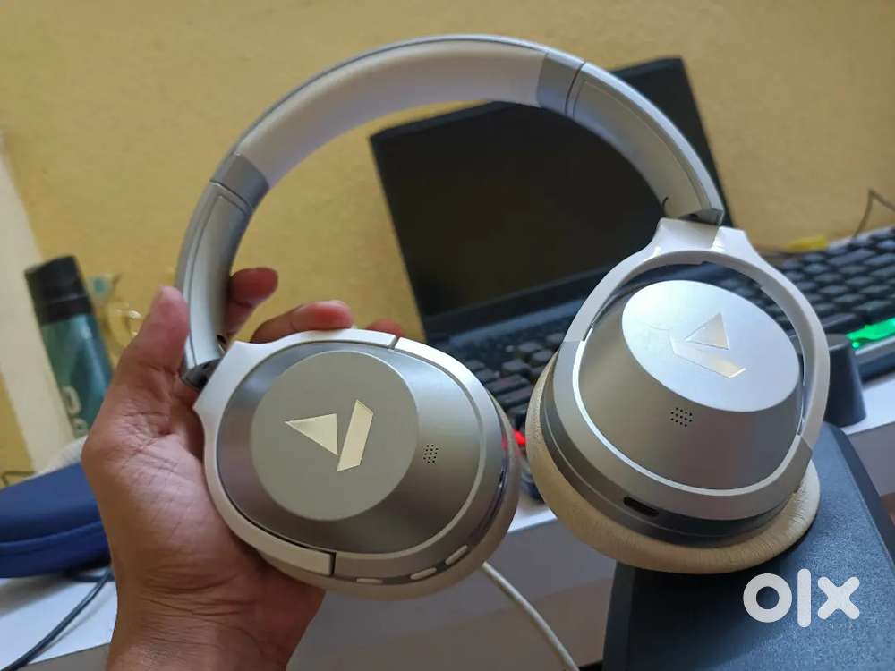 Boat Nirvanaa 751 ANC Hybrid Active Noise Cancellation