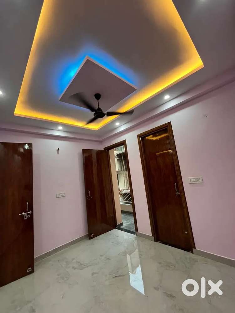 3BHK 100 GAJ READY TO MOVE BUILDER FLOOR SEMI FURNISHED