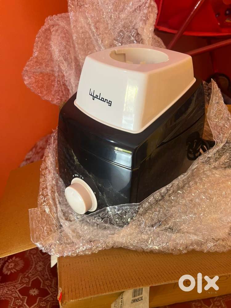 Life long 900 watt mixxy with 4 jars